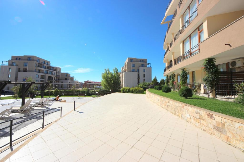 Menada Luxor Apartments Sveti Vlas Buitenkant foto