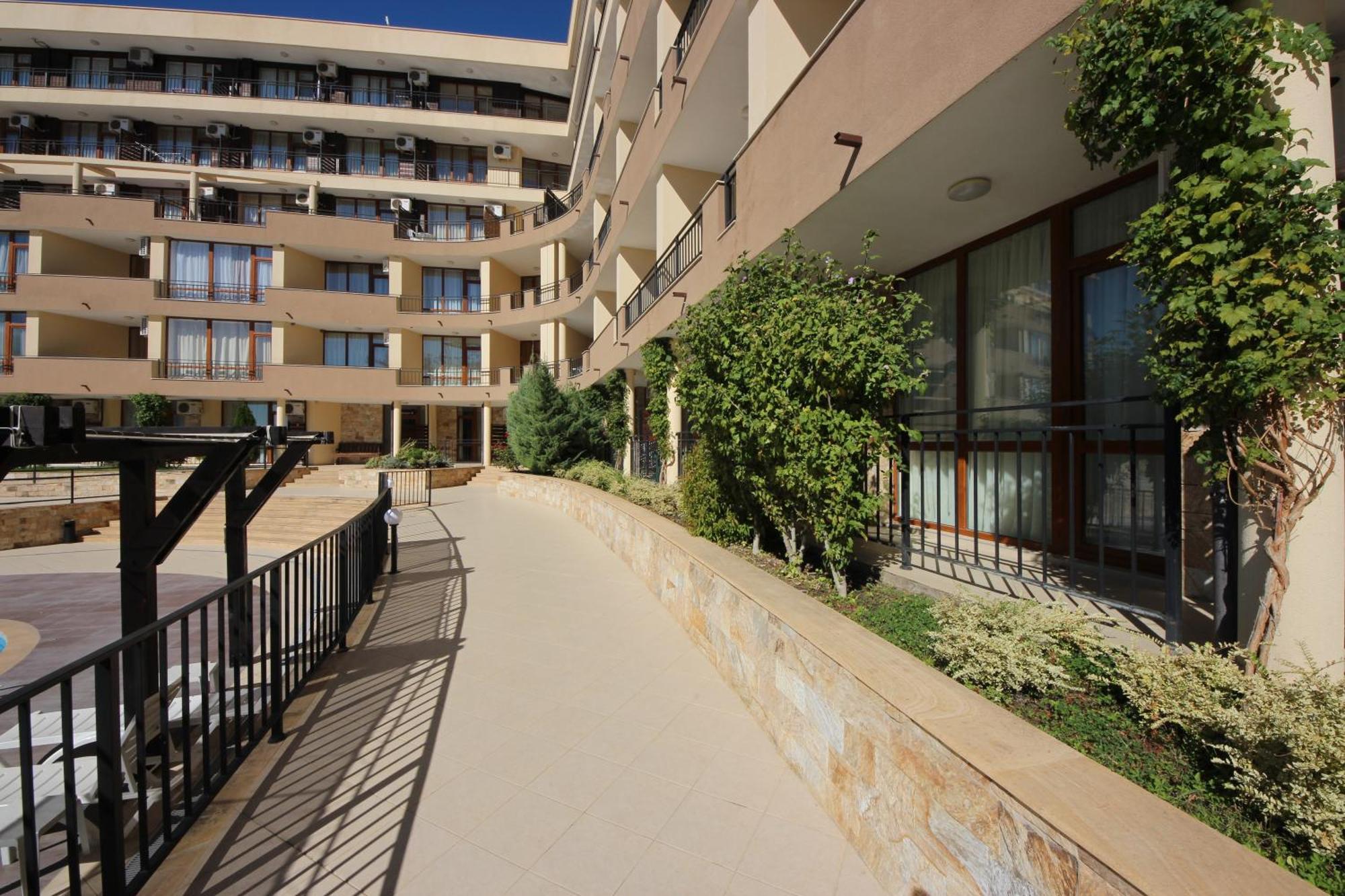 Menada Luxor Apartments Sveti Vlas Buitenkant foto