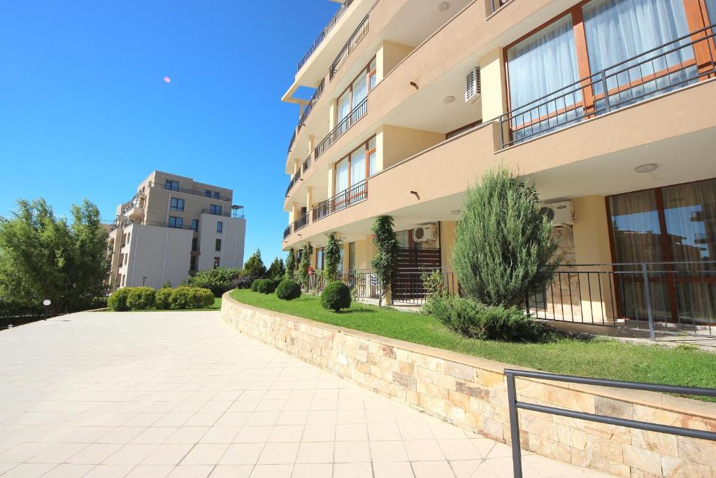 Menada Luxor Apartments Sveti Vlas Buitenkant foto