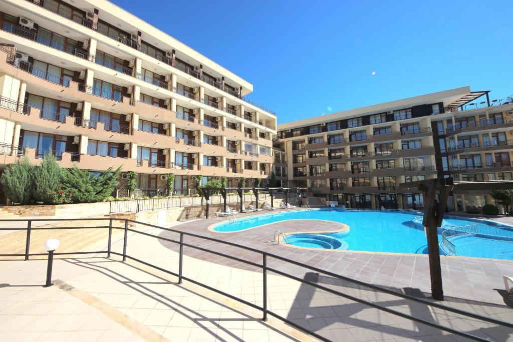 Menada Luxor Apartments Sveti Vlas Buitenkant foto