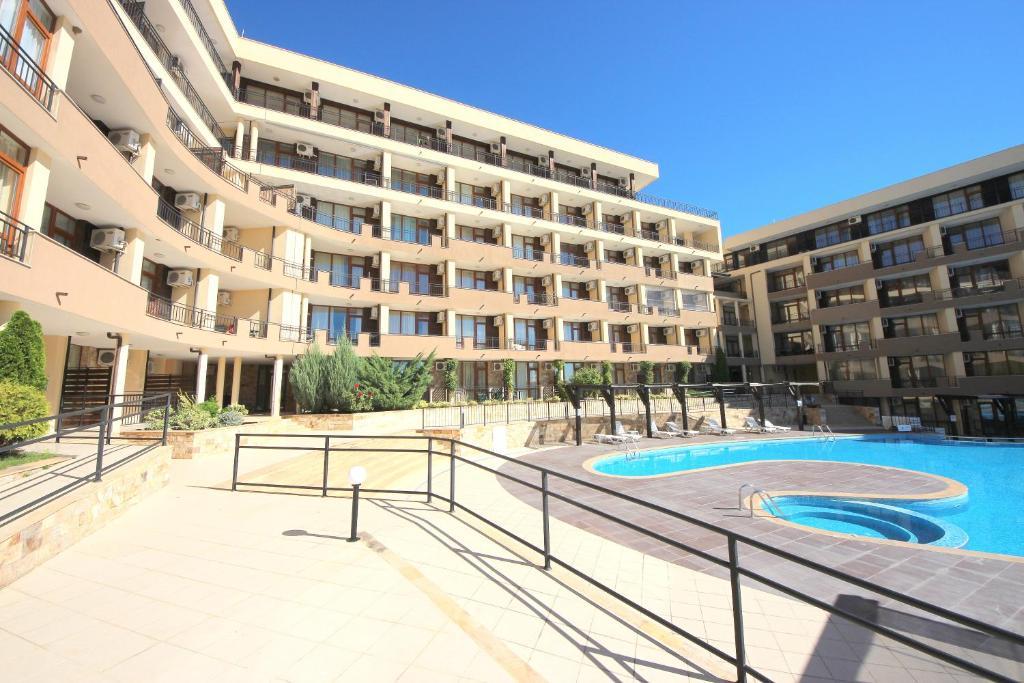 Menada Luxor Apartments Sveti Vlas Buitenkant foto