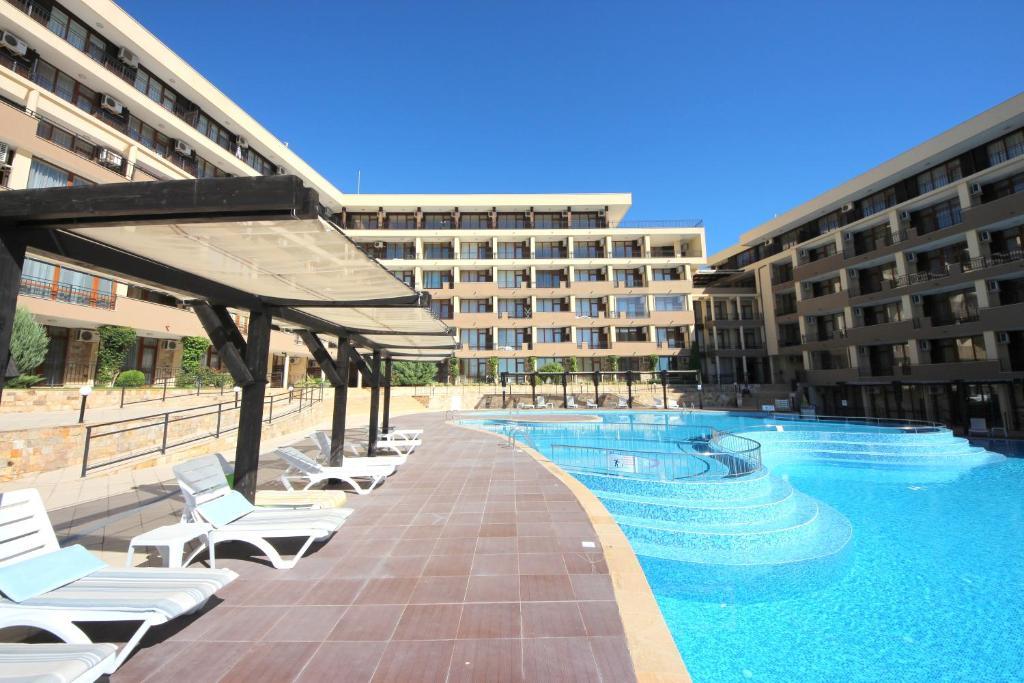 Menada Luxor Apartments Sveti Vlas Buitenkant foto