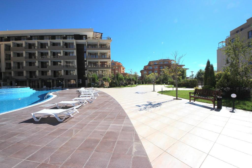 Menada Luxor Apartments Sveti Vlas Buitenkant foto